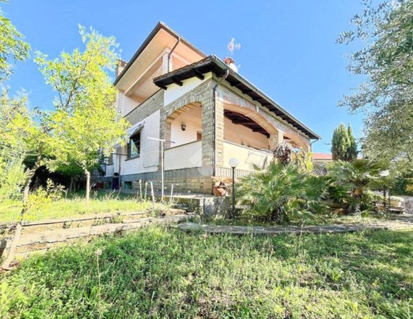 casa indipendente in vendita a Vejano