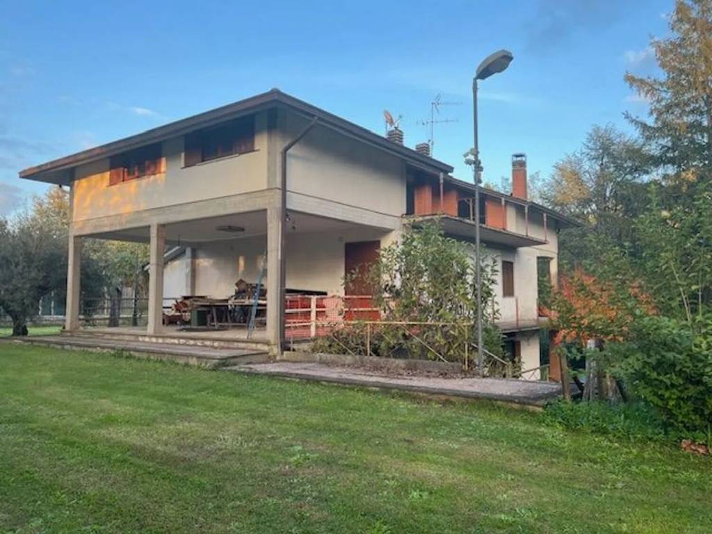 casa indipendente in vendita a Vejano