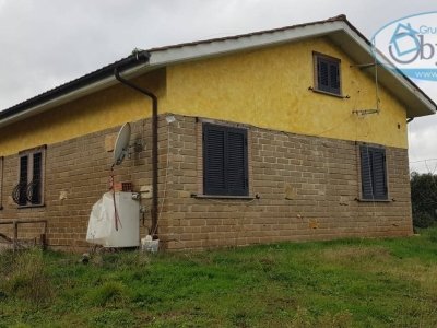 casa indipendente in vendita a Vejano