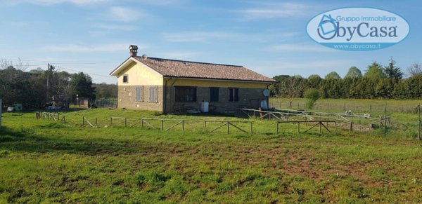 casa indipendente in vendita a Vejano