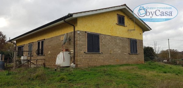 casa indipendente in vendita a Vejano