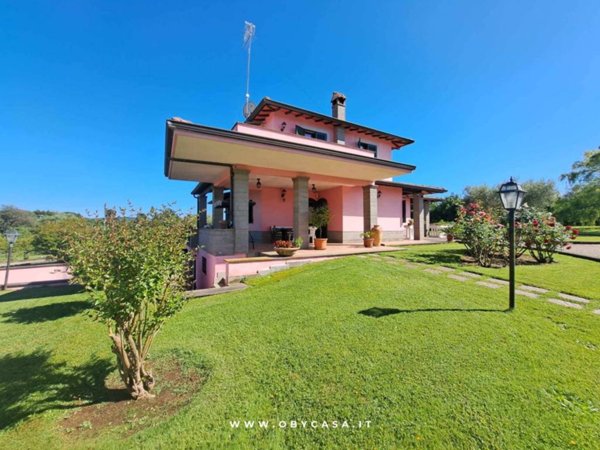 casa indipendente in vendita a Vejano