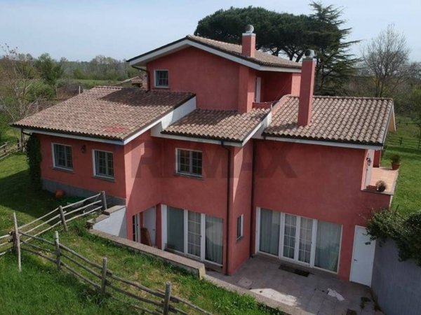 casa indipendente in vendita a Vejano