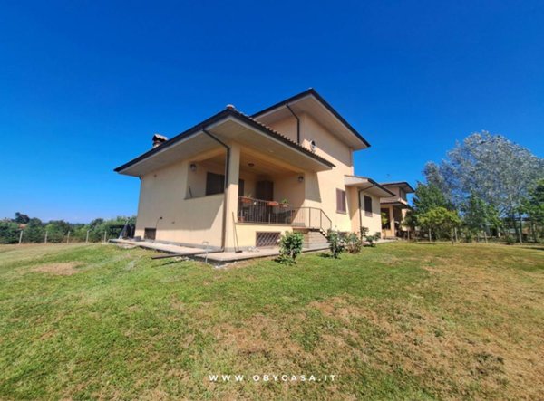 casa indipendente in vendita a Vejano