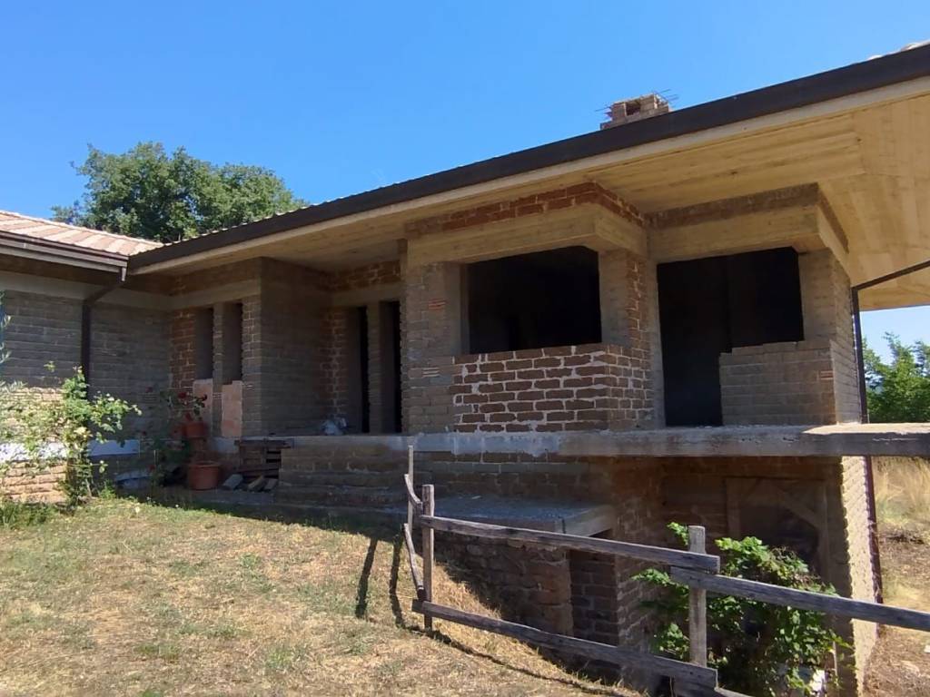 casa indipendente in vendita a Vejano