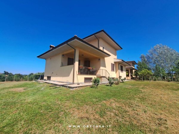 casa indipendente in vendita a Vejano