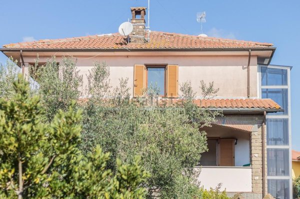 casa indipendente in vendita a Vejano