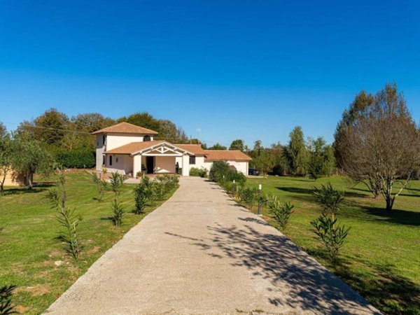 casa indipendente in vendita a Vejano
