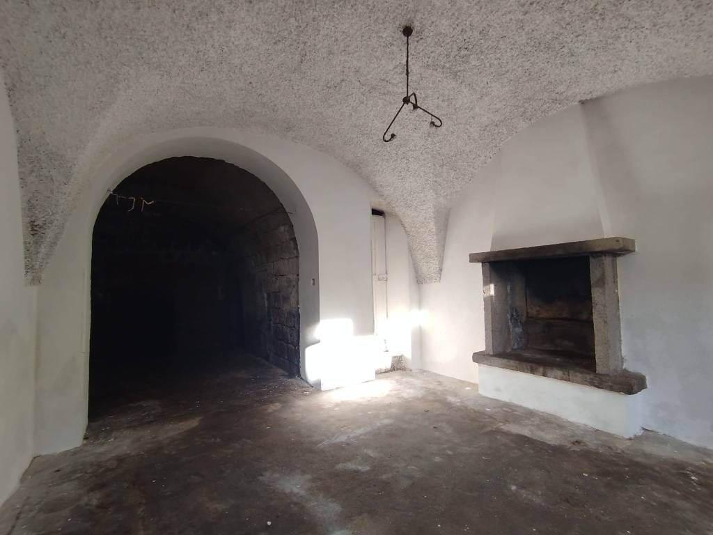 locale commerciale in vendita a Vejano