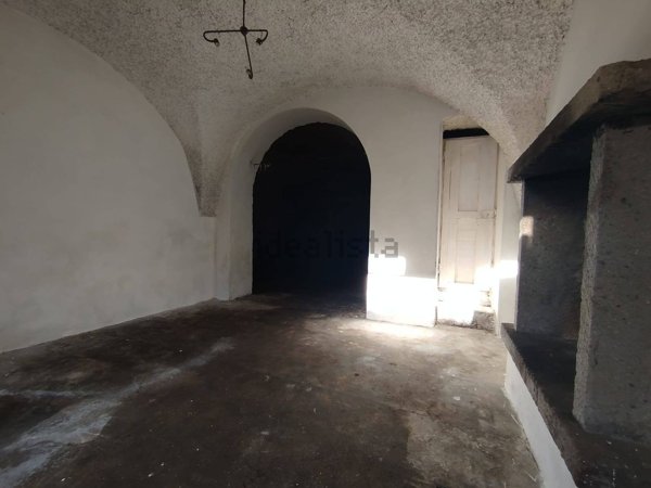 locale di sgombero in vendita a Vejano