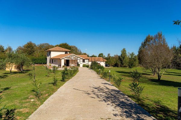 casa indipendente in vendita a Vejano