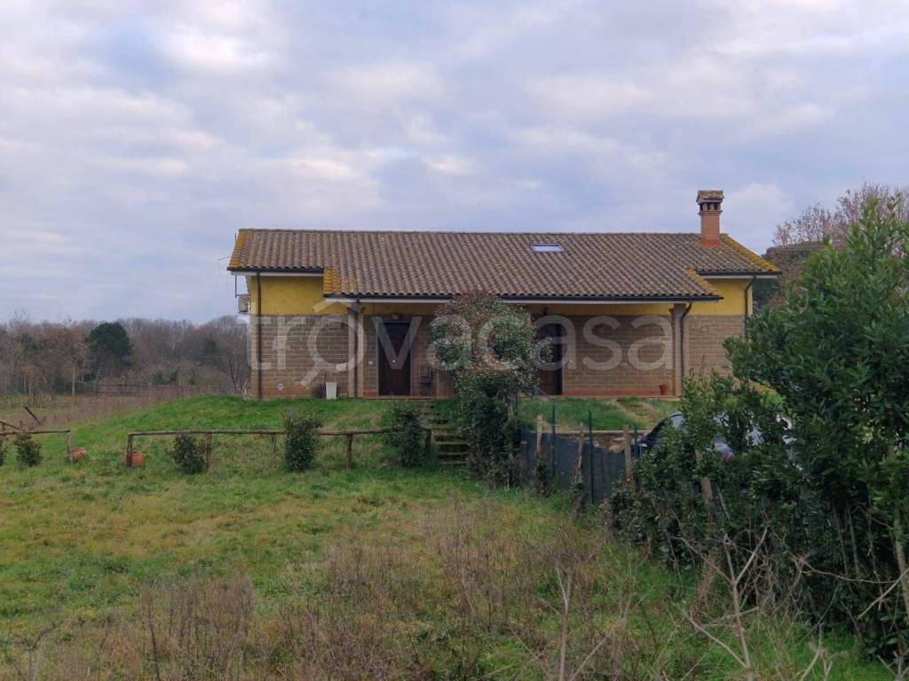 casa indipendente in vendita a Vejano