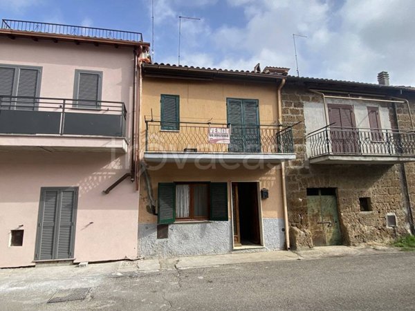 casa indipendente in vendita a Vejano