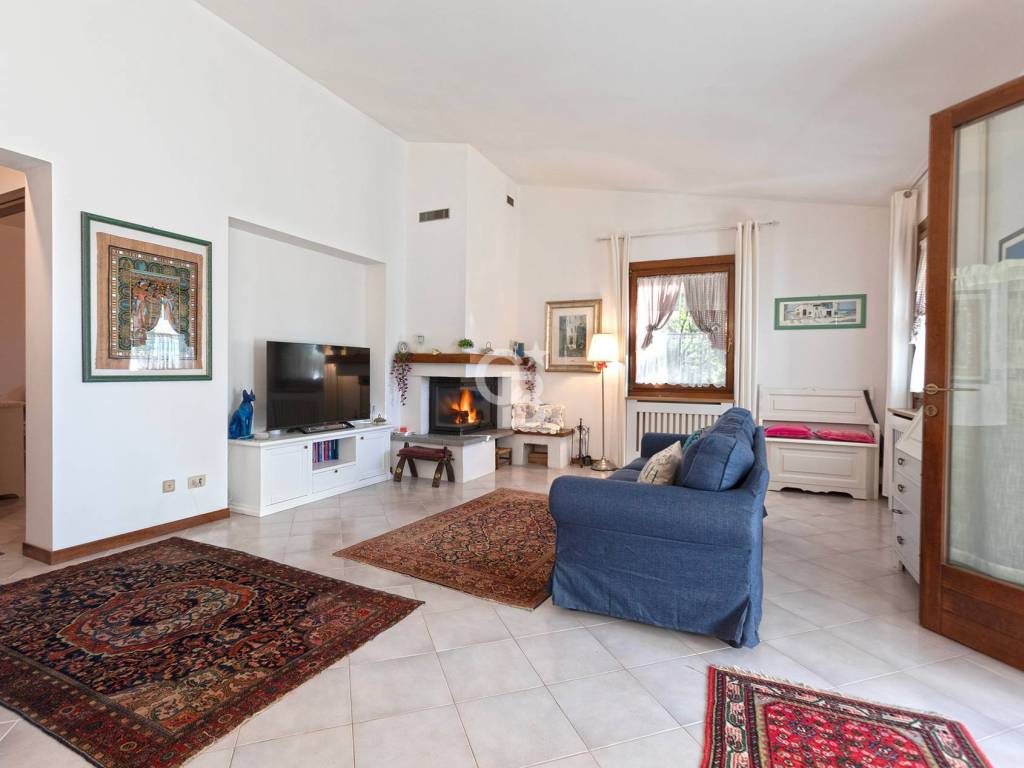 casa indipendente in vendita a Vejano