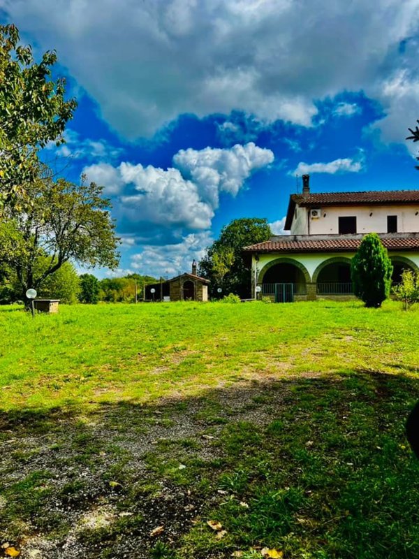 casa indipendente in vendita a Vejano