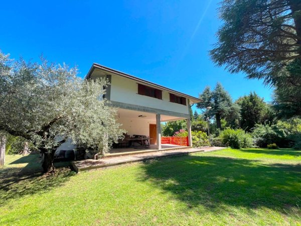 casa indipendente in vendita a Vejano