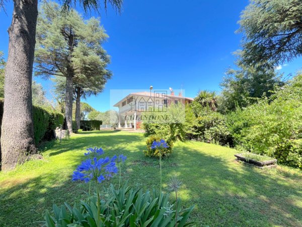 casa indipendente in vendita a Vejano