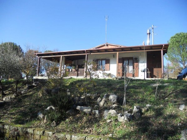 casa indipendente in vendita a Vejano