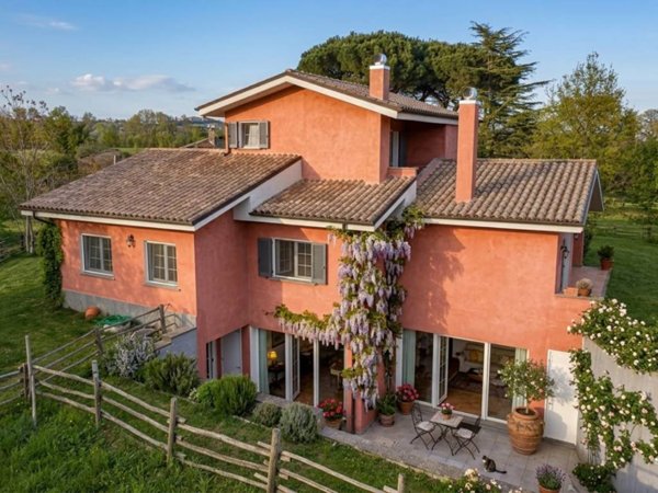 casa indipendente in vendita a Vejano