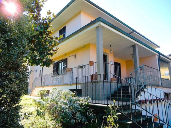 casa indipendente in vendita a Vejano