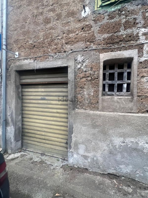 locale di sgombero in vendita a Vejano