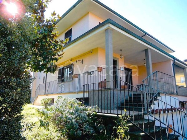 casa indipendente in vendita a Vejano