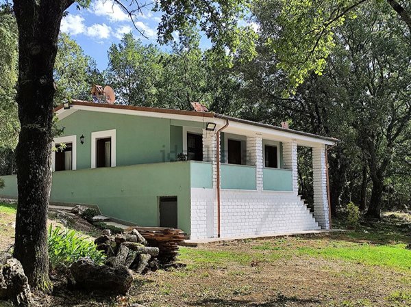 casa indipendente in vendita a Vejano