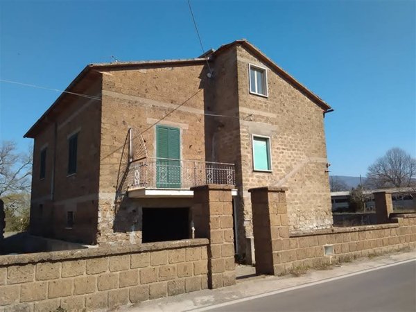 casa indipendente in vendita a Vetralla