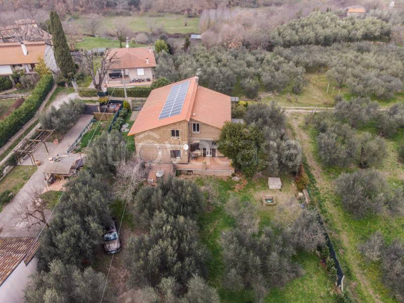 casa indipendente in vendita a Vetralla