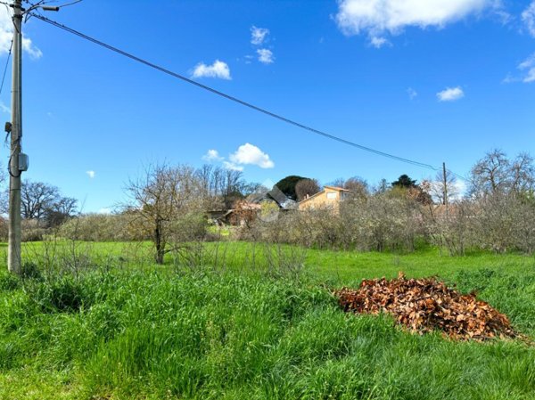 terreno edificabile in vendita a Vetralla