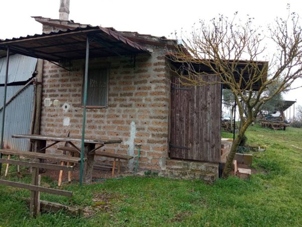 locale di sgombero in vendita a Vetralla