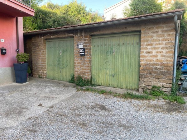 locale di sgombero in vendita a Vetralla