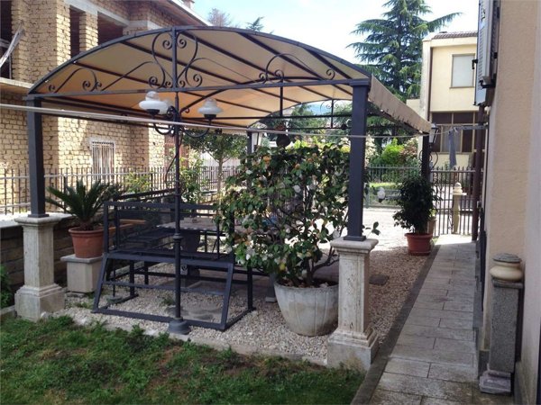 casa indipendente in vendita a Vetralla
