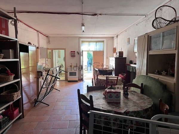 esavano in vendita a Vetralla in zona Cura di Vetralla