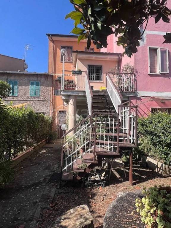 casa indipendente in vendita a Vetralla in zona Cura di Vetralla