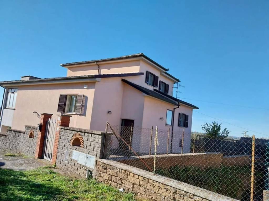 casa indipendente in vendita a Vetralla in zona Tre Croci