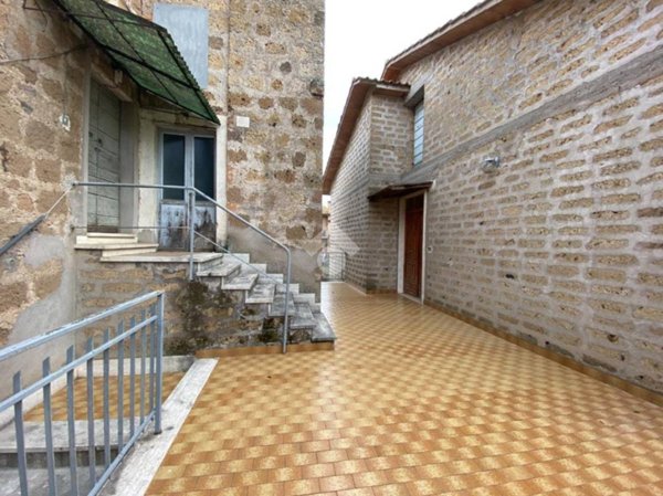 casa indipendente in vendita a Vetralla in zona Cura di Vetralla