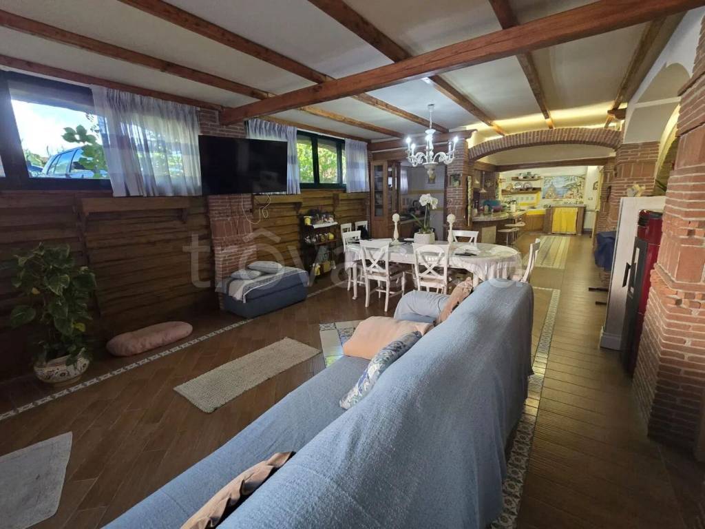 casa indipendente in vendita a Vetralla
