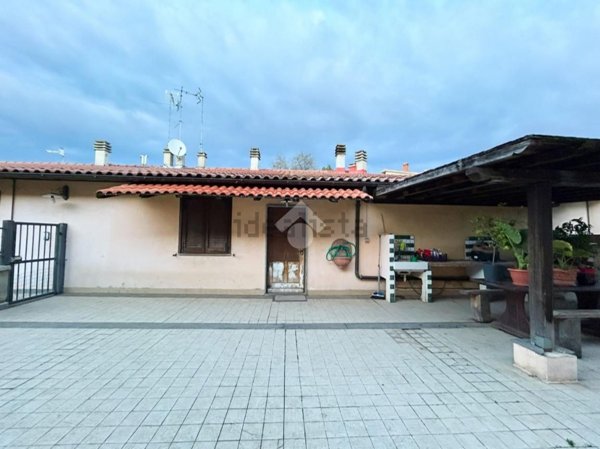 casa indipendente in vendita a Vetralla