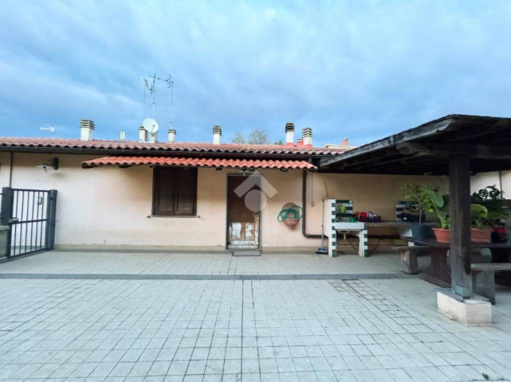 casa indipendente in vendita a Vetralla