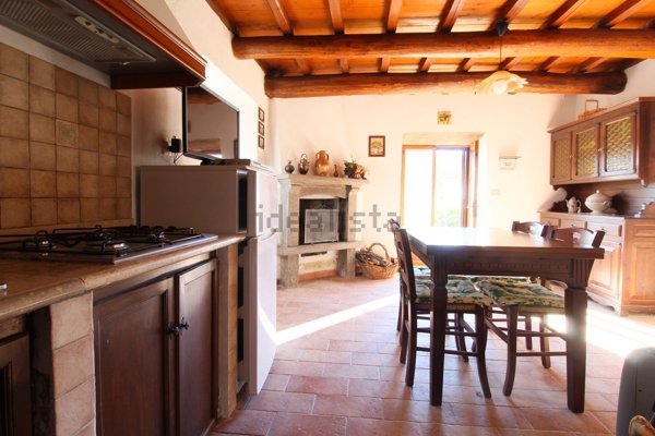 casa indipendente in vendita a Vetralla