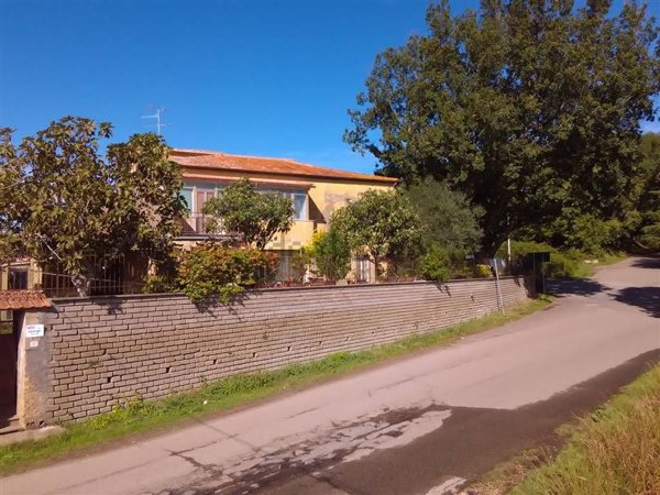 casa indipendente in vendita a Vetralla