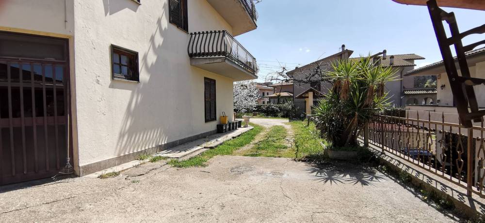 casa indipendente in vendita a Vetralla in zona La Botte