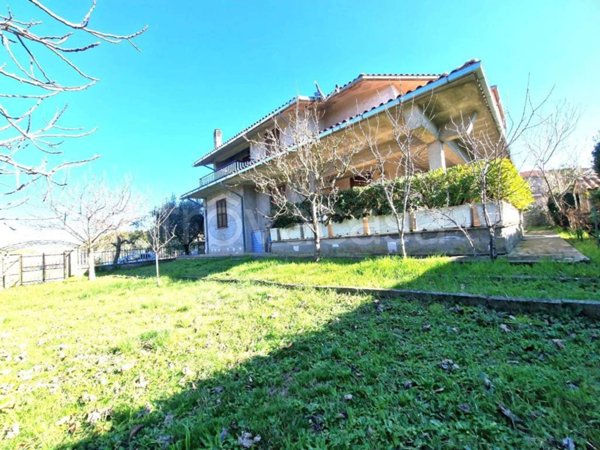 casa indipendente in vendita a Vetralla