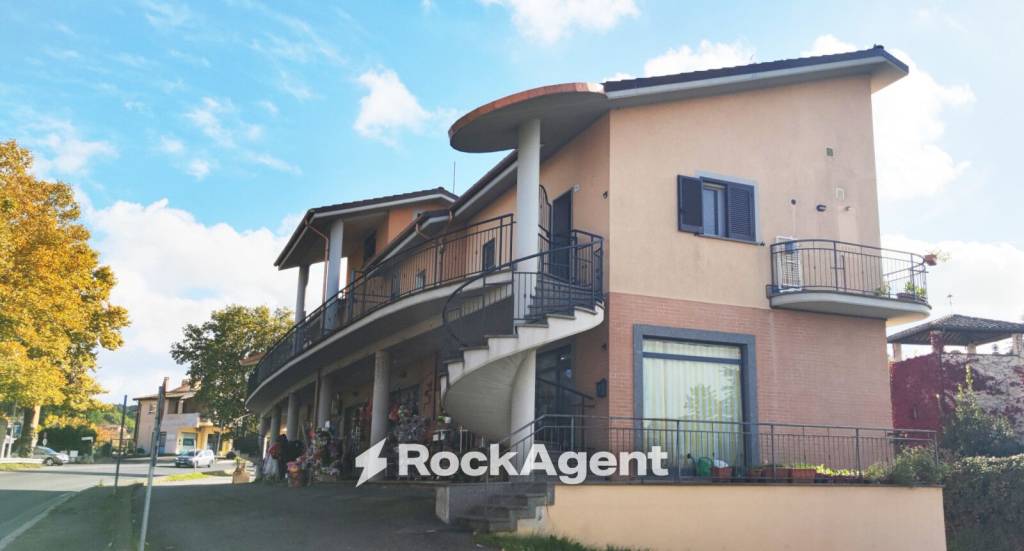 appartamento in vendita a Vetralla in zona Cura di Vetralla