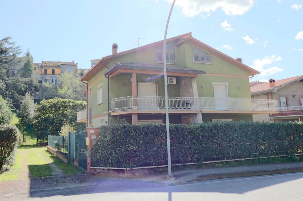 casa indipendente in vendita a Vetralla