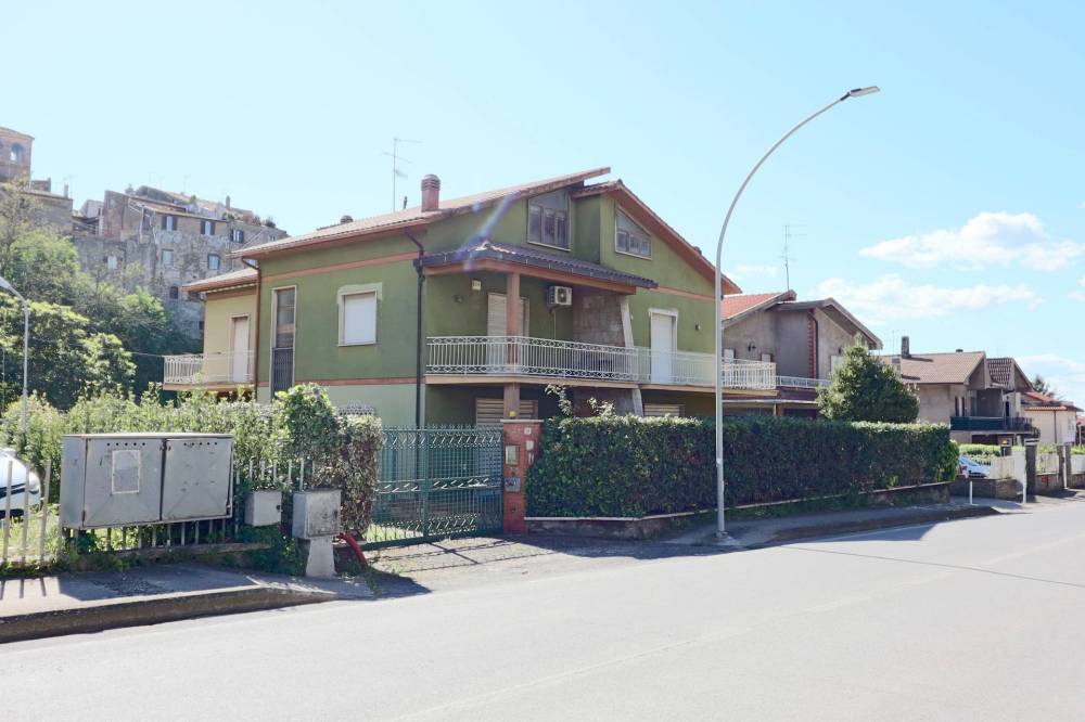 casa indipendente in vendita a Vetralla