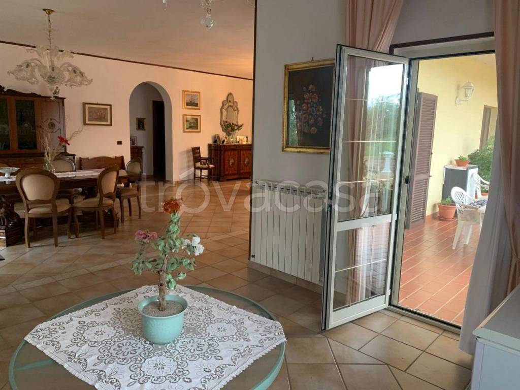 casa indipendente in vendita a Vetralla
