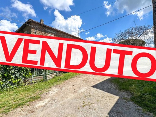 casa indipendente in vendita a Vetralla