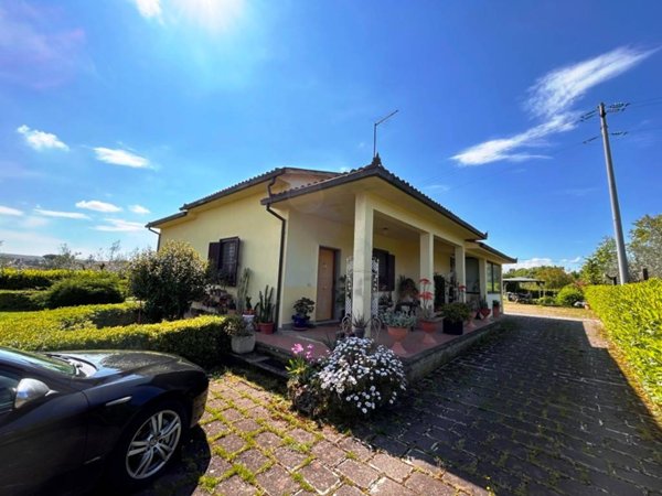casa indipendente in vendita a Vetralla in zona Cura di Vetralla